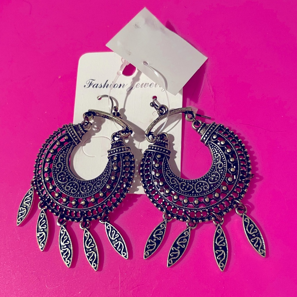 Pretty Sun Catcher Pierced Earrings - New With Tags